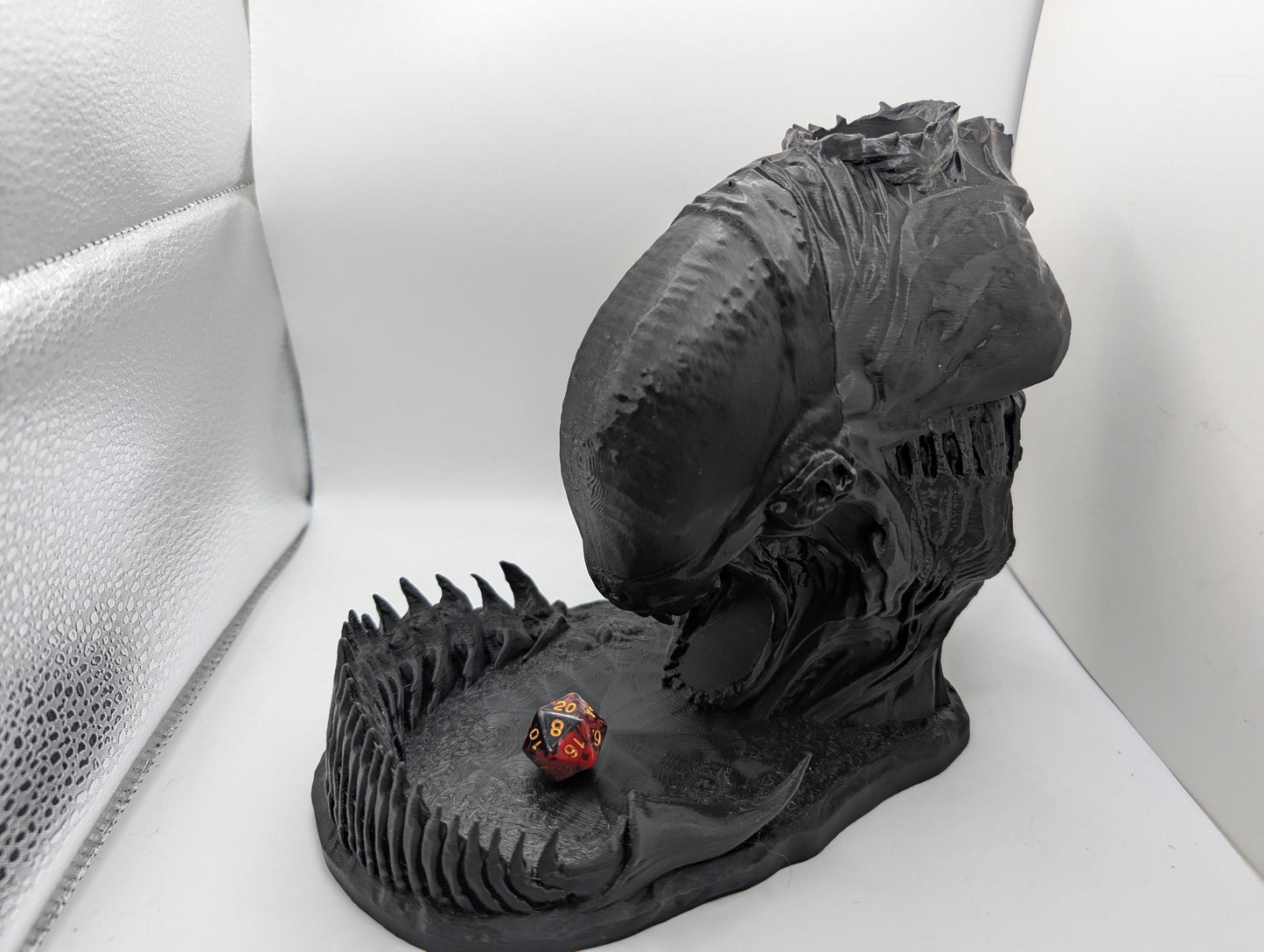 Xenomorph Dice Tower