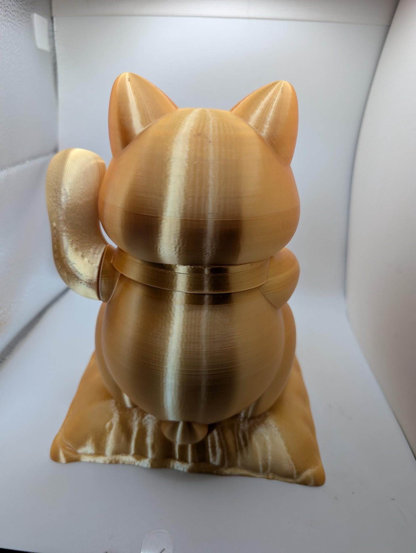 Lucky Cat Dispensing Dice Tower