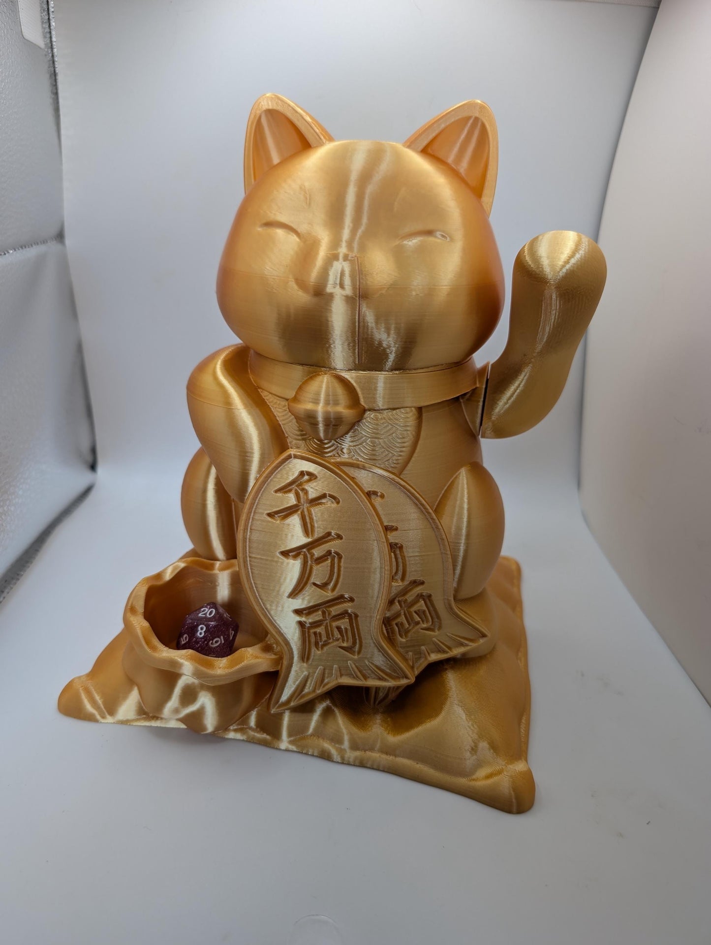 Lucky Cat Dispensing Dice Tower