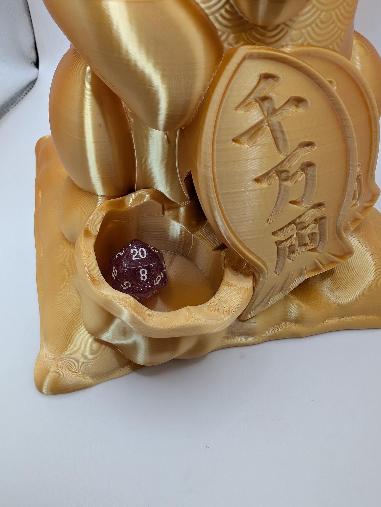 Lucky Cat Dispensing Dice Tower